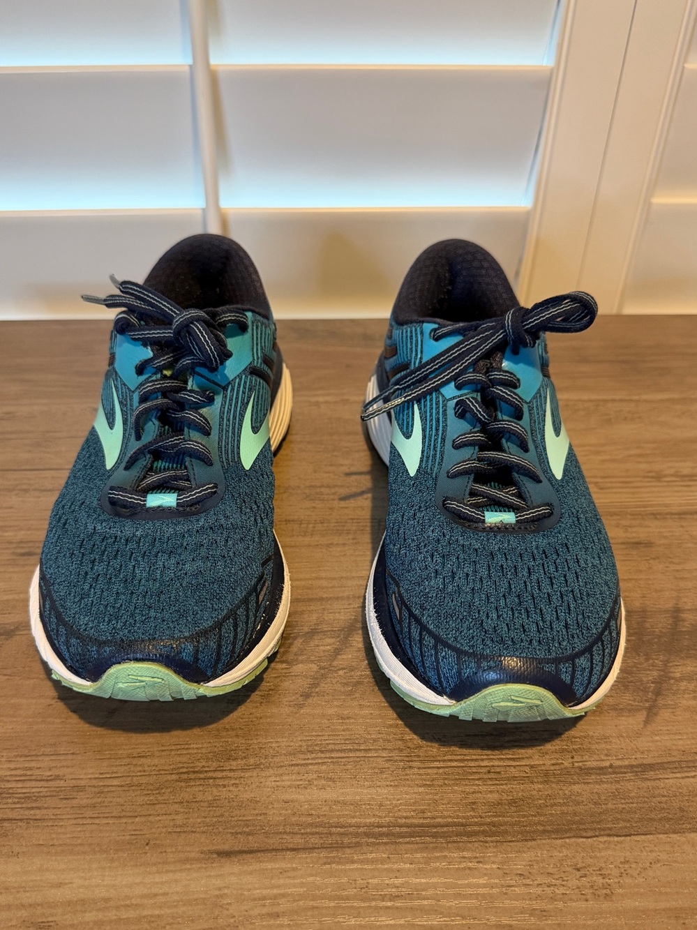 Brooks Women's Teal Adrenaline GTS 18 Athletic Shoes | Size 9